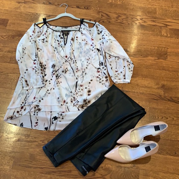 Cold shoulder floral blouse - Picture 12 of 13